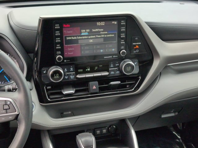 Used 2020 Toyota Highlander XLE AWD/4WD image 24