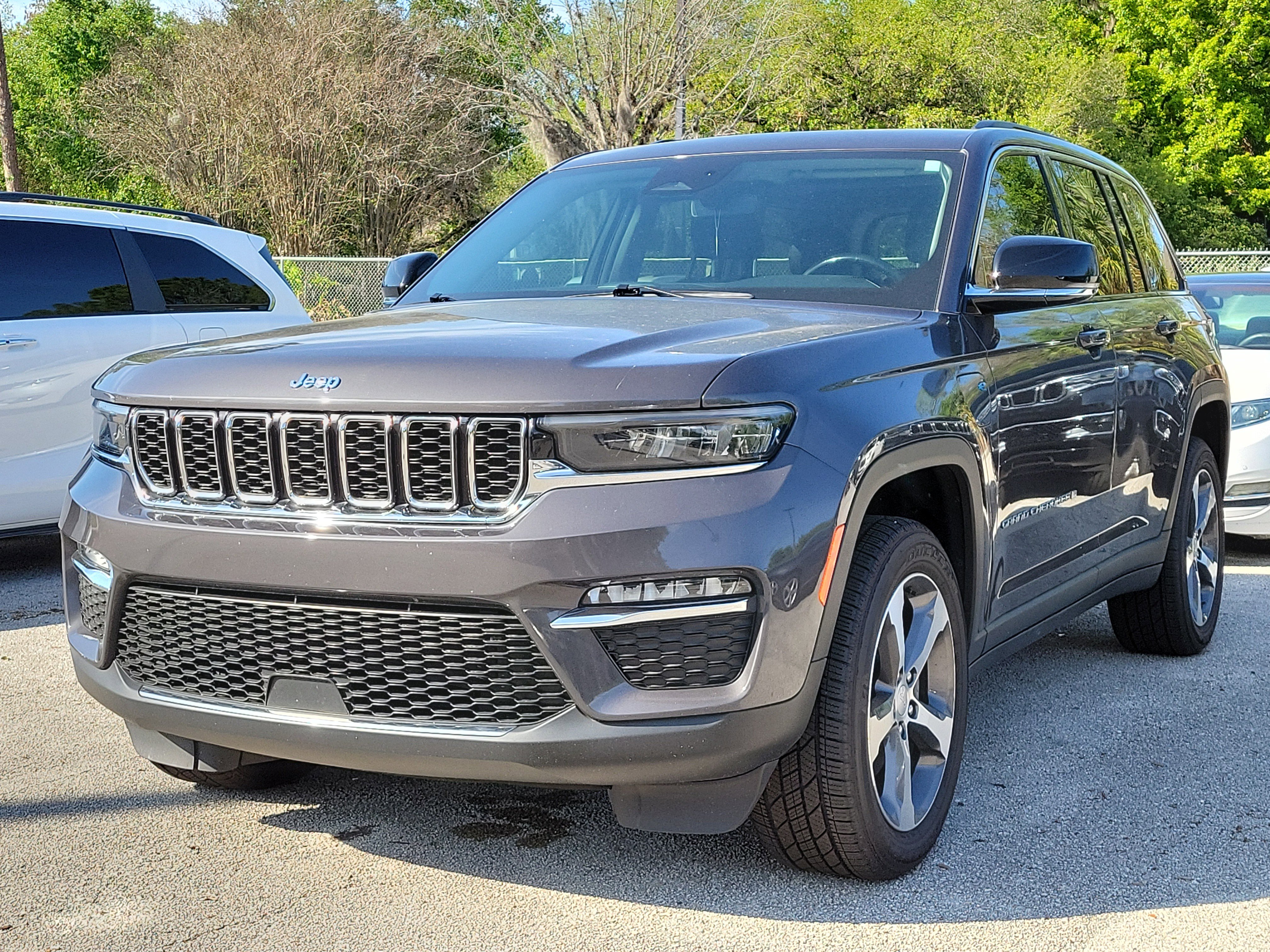 Used 2022 Jeep Grand Cherokee Limited 4xe image 3