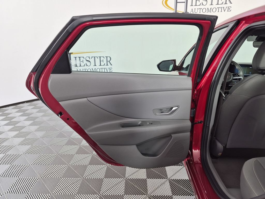 Used 2025 Hyundai Elantra SEL FWD image 30