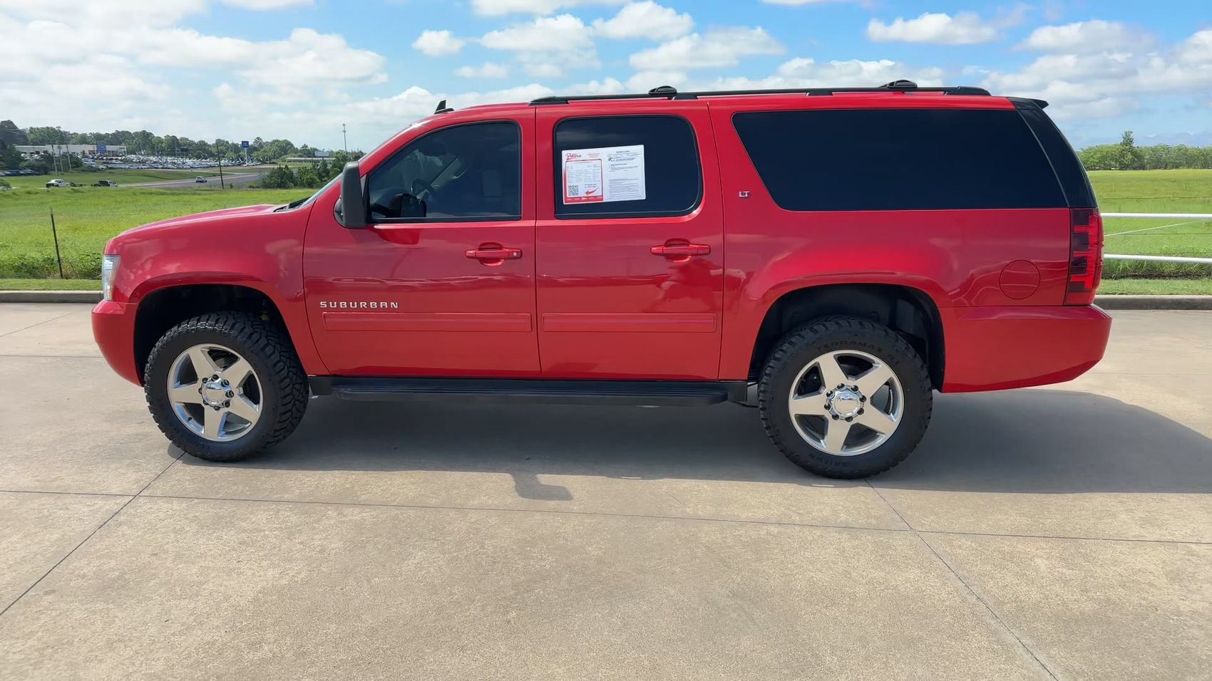 Used 2011 Chevrolet Suburban 2500 LT w/ Luxury Package AWD/4WD image 5