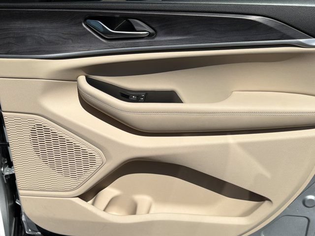 Certified 2025 Jeep Grand Cherokee L Limited w/ Luxury Tech Group II AWD/4WD image 15