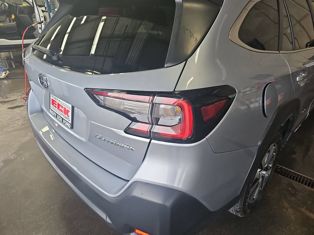 Used 2023 Subaru Outback Premium AWD/4WD image 33