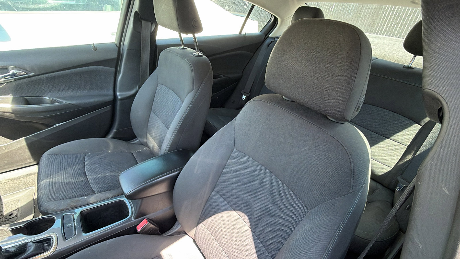 Used 2018 Chevrolet Cruze LT w/ Convenience Package FWD image 17