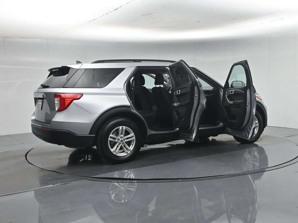 Certified 2022 Ford Explorer XLT RWD image 6