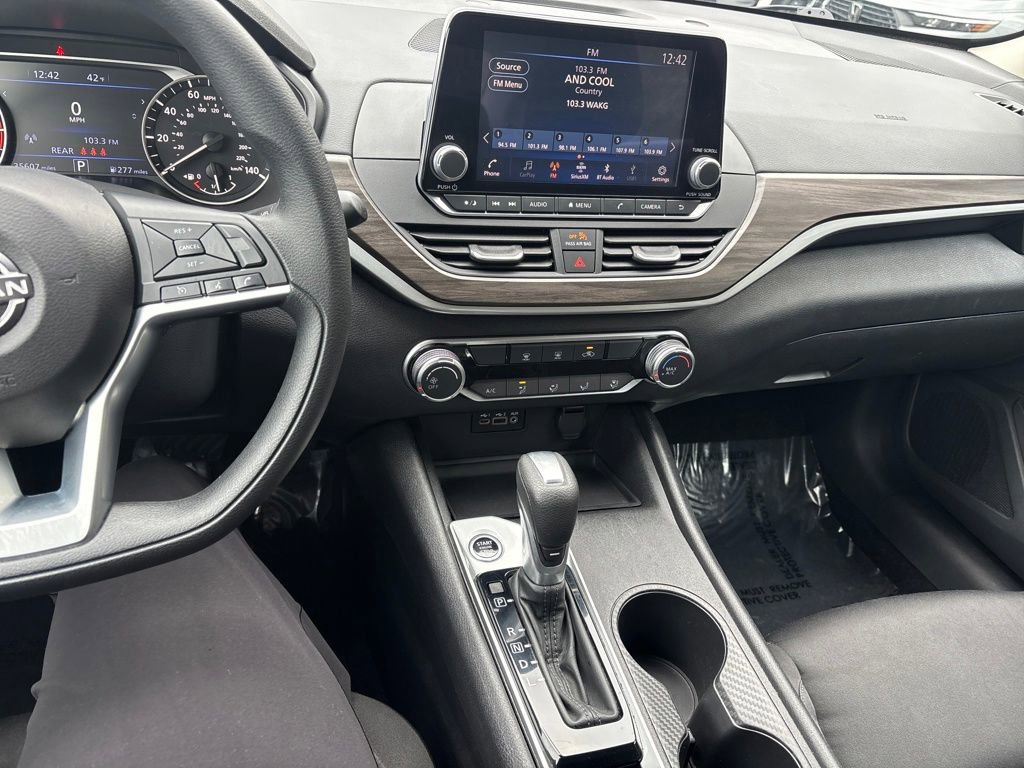 Used 2025 Nissan Altima 2.5 SV image 38