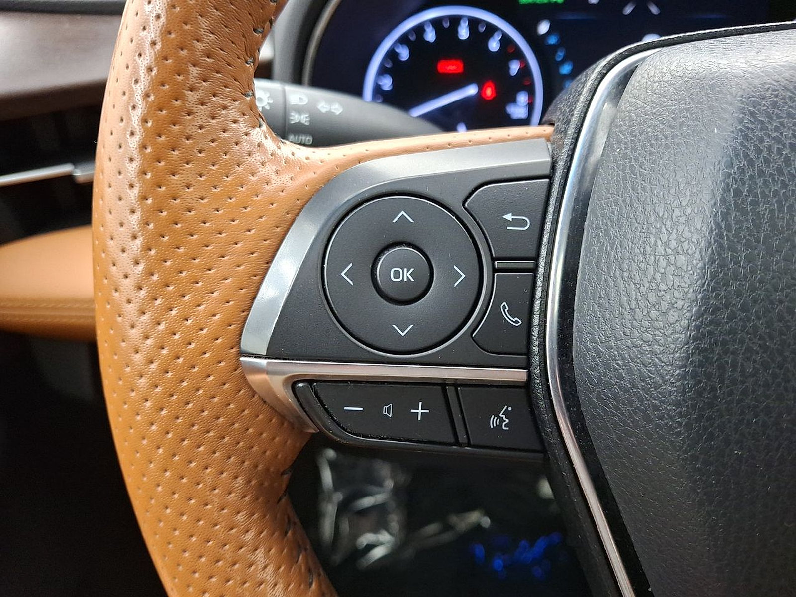 Certified 2019 Toyota Avalon Limited w/ Advanced Safety Package FWD image 21