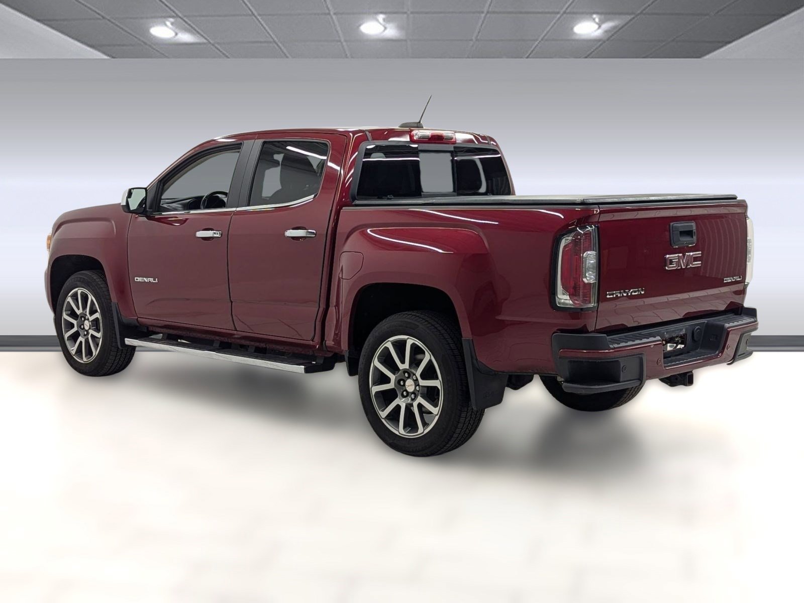 Used 2020 GMC Canyon Denali image 2
