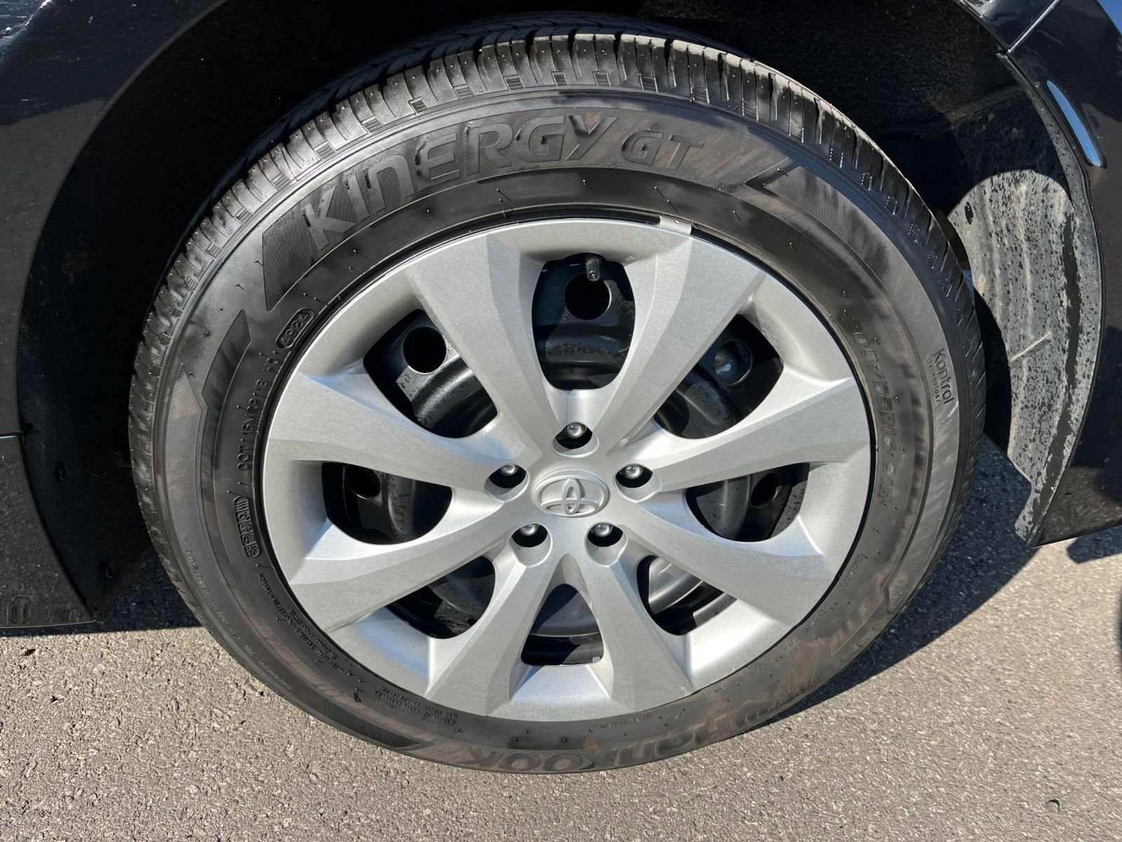 Used 2025 Toyota Corolla LE FWD image 29