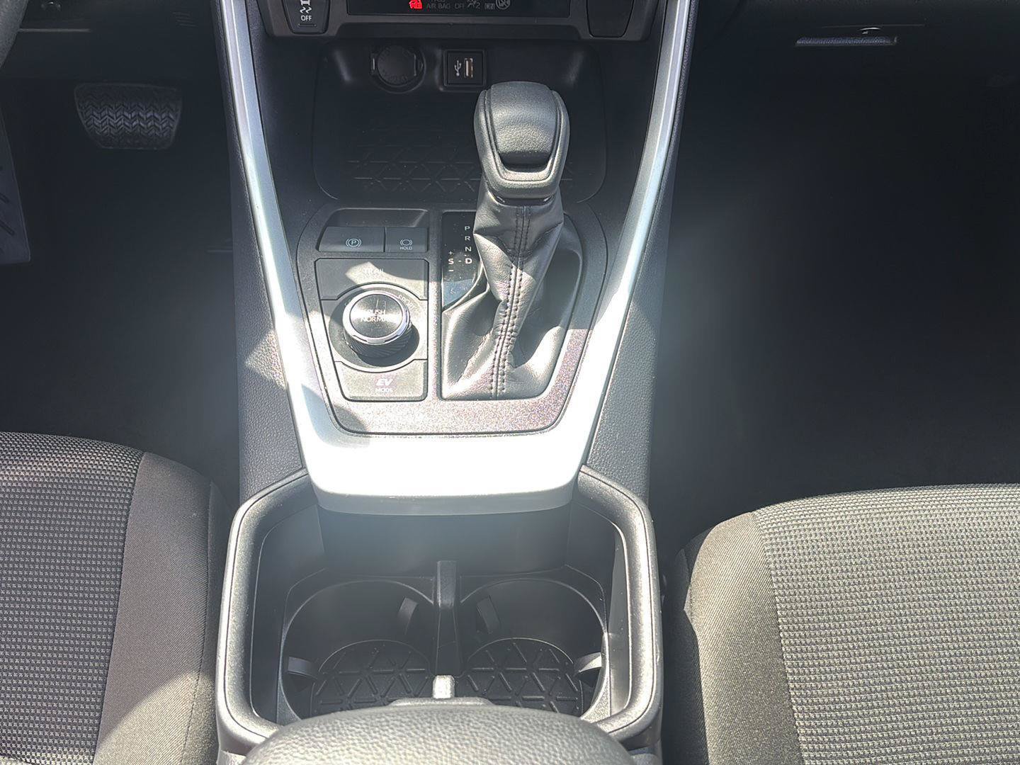 Used 2025 Toyota RAV4 LE AWD/4WD image 7