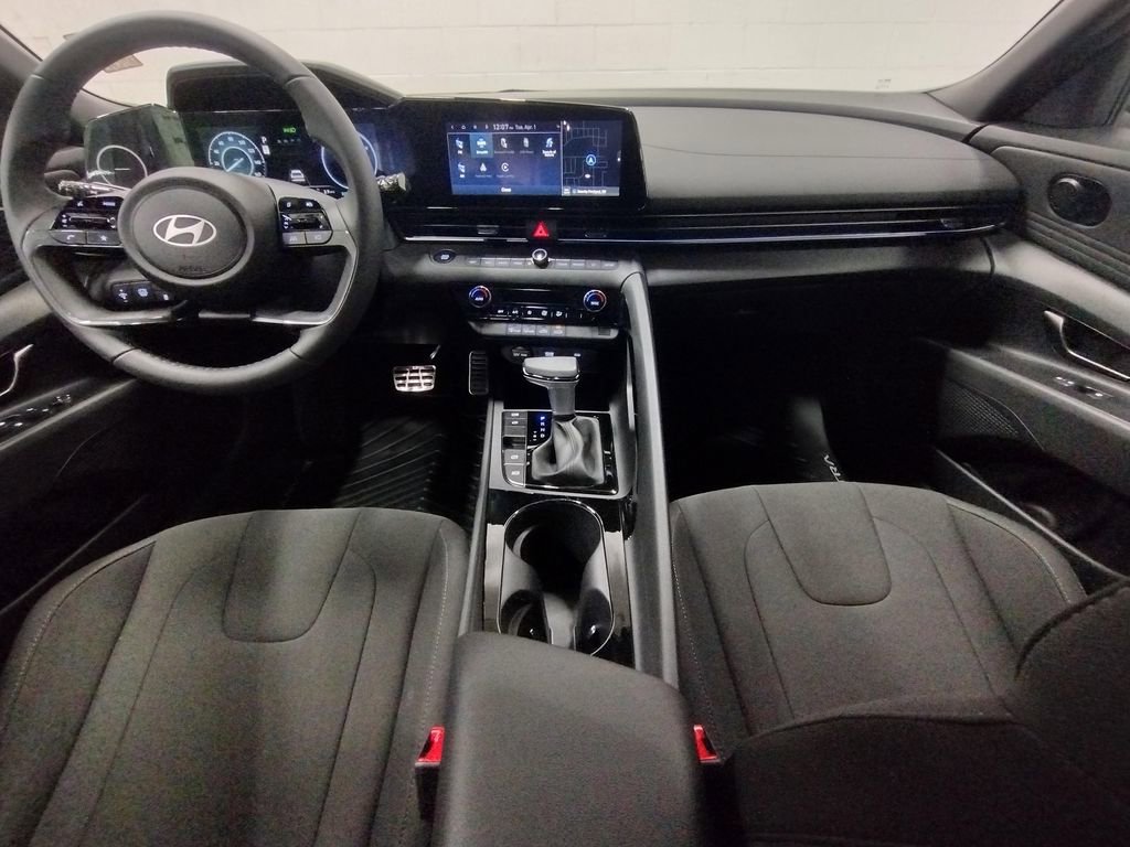 New 2025 Hyundai Elantra SEL image 38