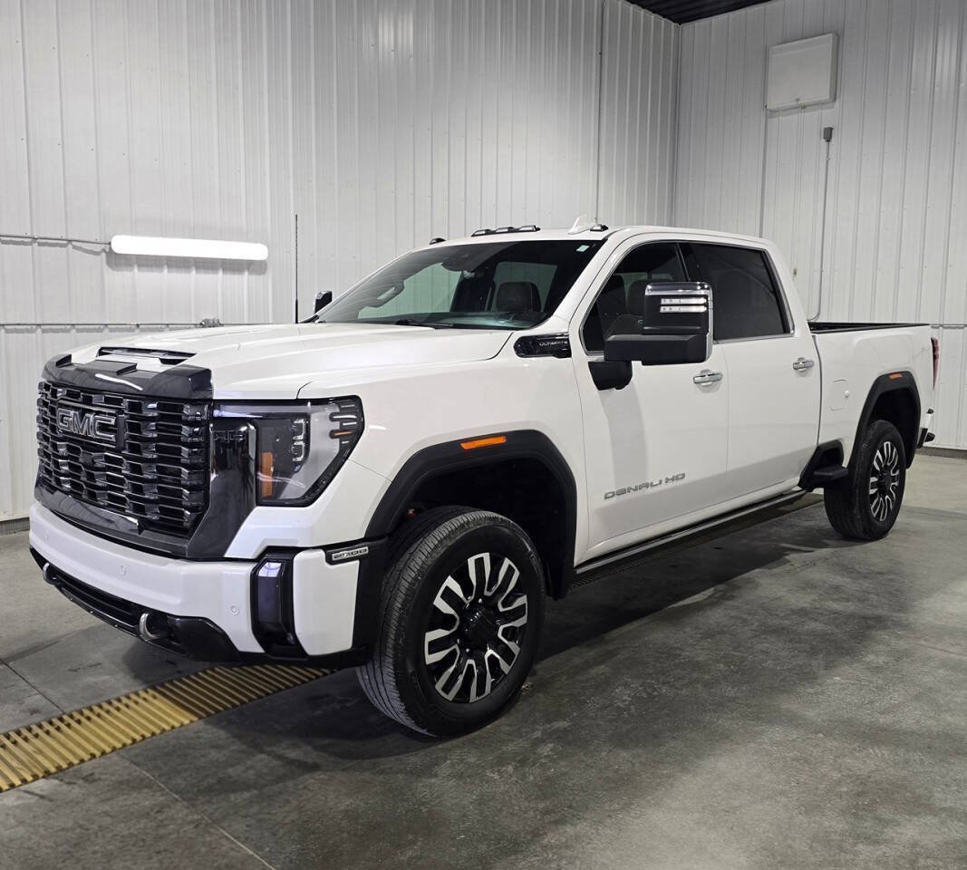 Used 2024 GMC Sierra 2500 Denali Ultimate AWD/4WD image 2