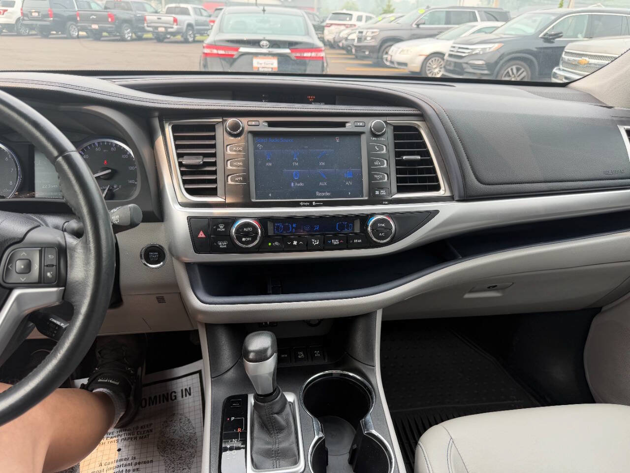 Used 2015 Toyota Highlander XLE AWD/4WD image 28