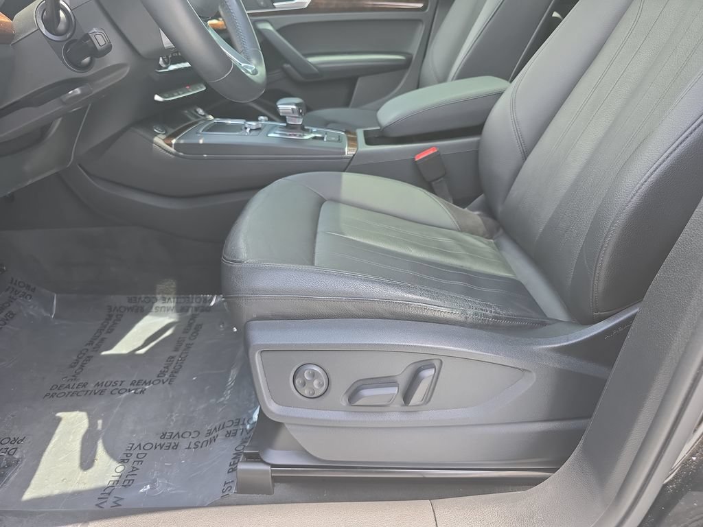 Used 2020 Audi Q5 Premium w/ Premium Plus Package AWD/4WD image 27