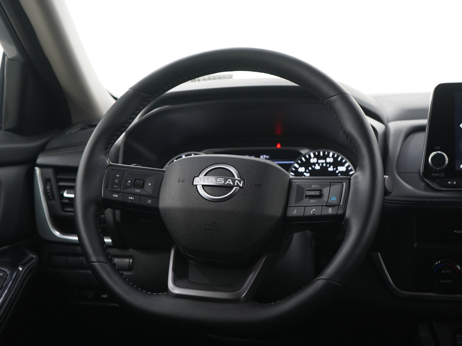 Used 2025 Nissan Rogue SV image 14