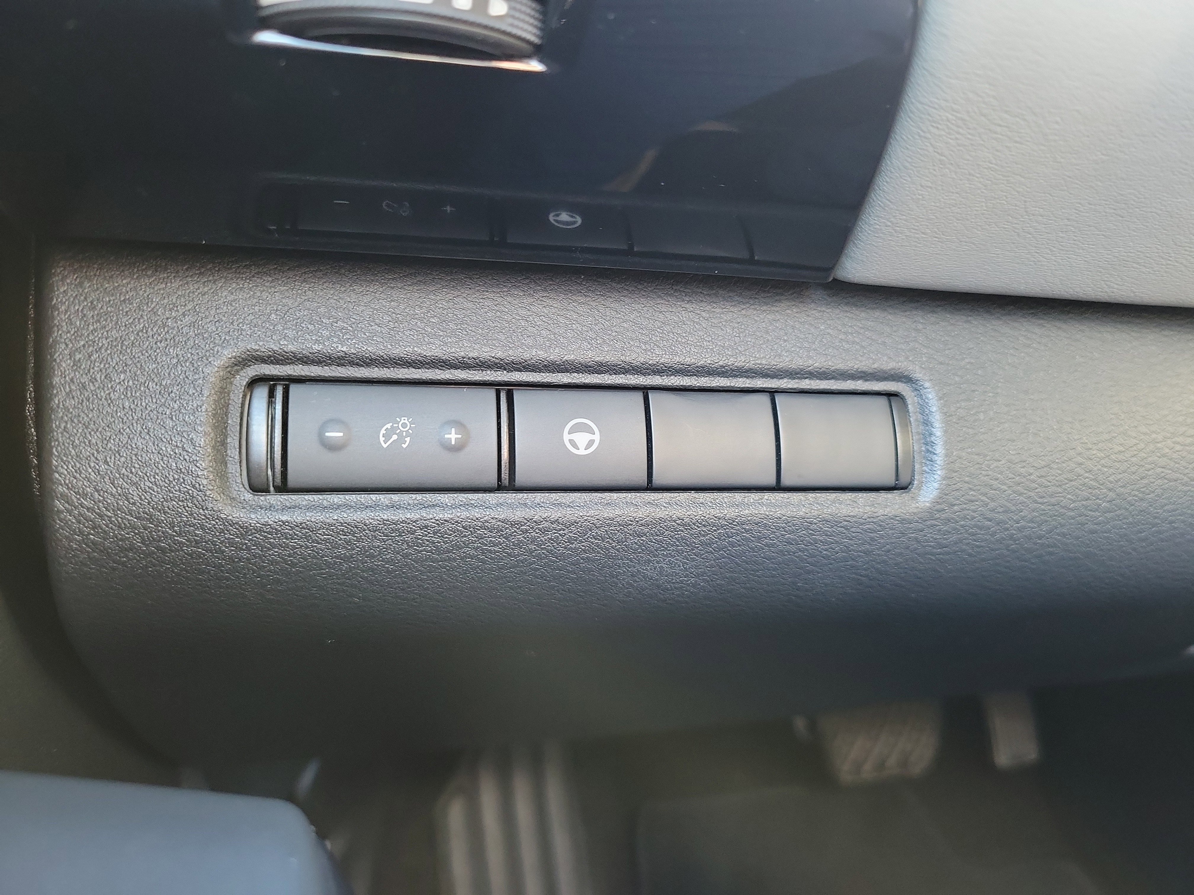 Used 2023 Nissan Pathfinder SV image 32