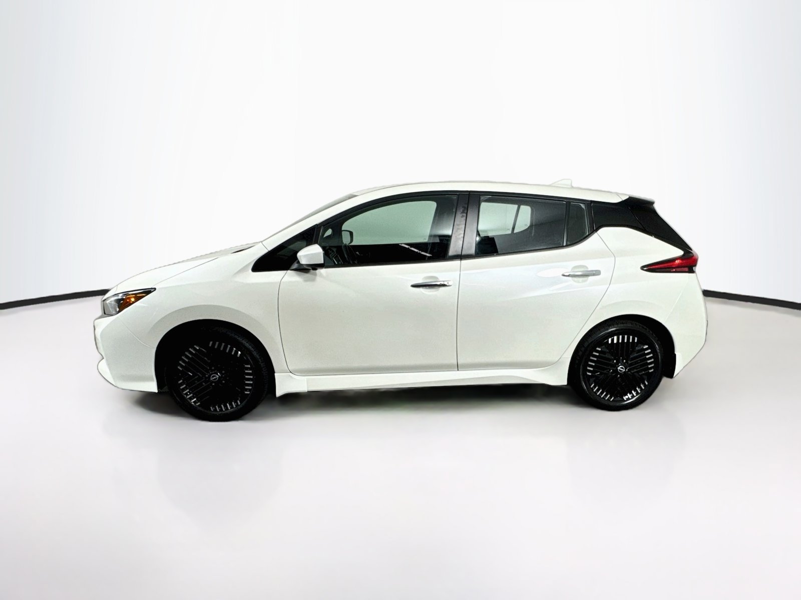 Used 2023 Nissan Leaf SV Plus FWD image 4
