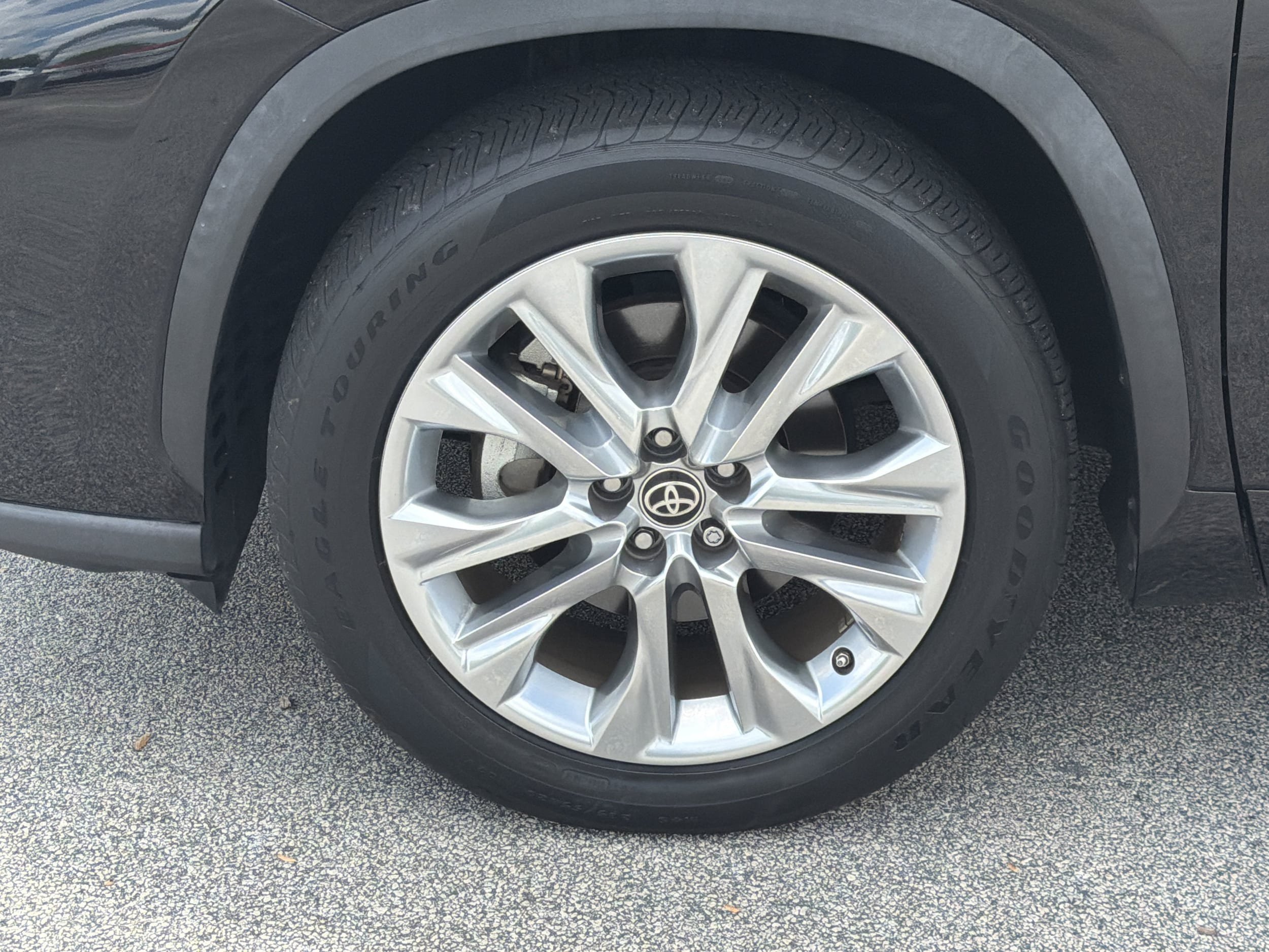 Certified 2021 Toyota Highlander Limited FWD image 33