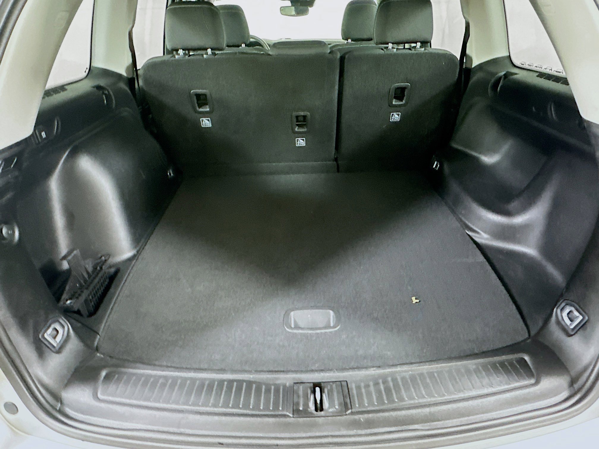 Used 2023 Jeep Grand Cherokee Laredo image 27