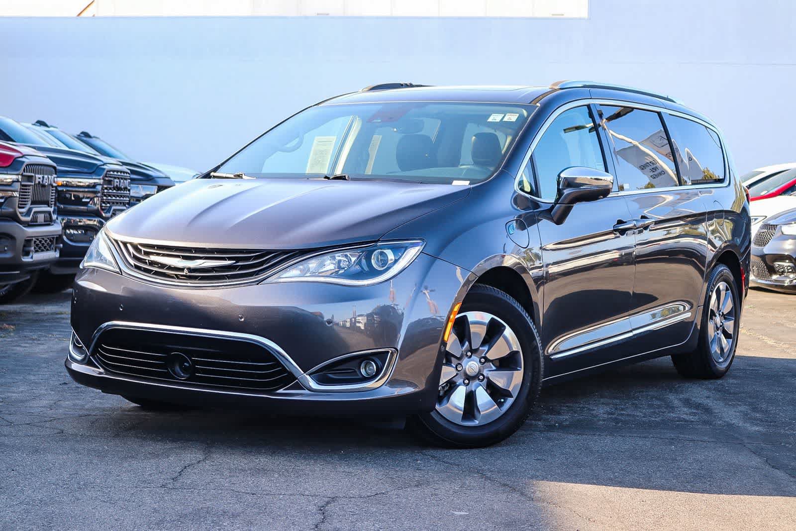 Used 2019 Chrysler Pacifica Limited w/ Advanced Safetytec Group