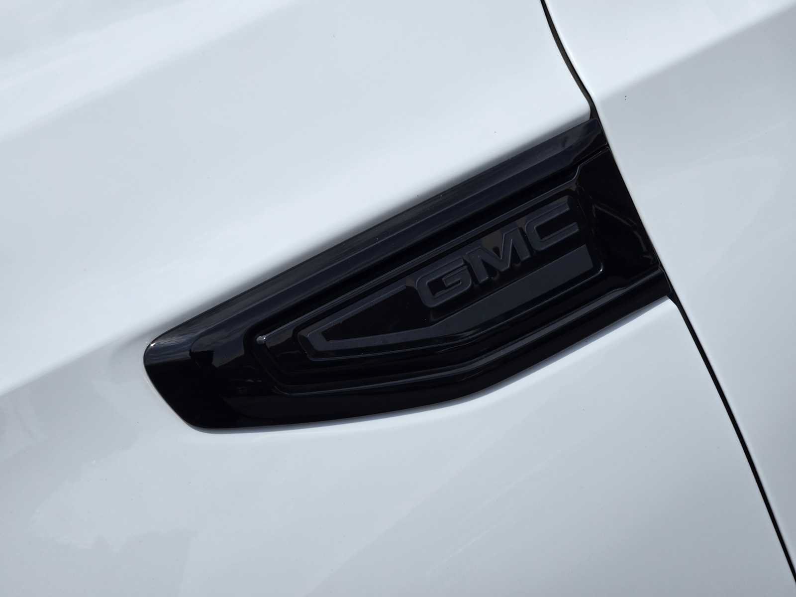 Certified 2024 GMC Yukon SLT w/ SLT Luxury Package AWD/4WD image 11