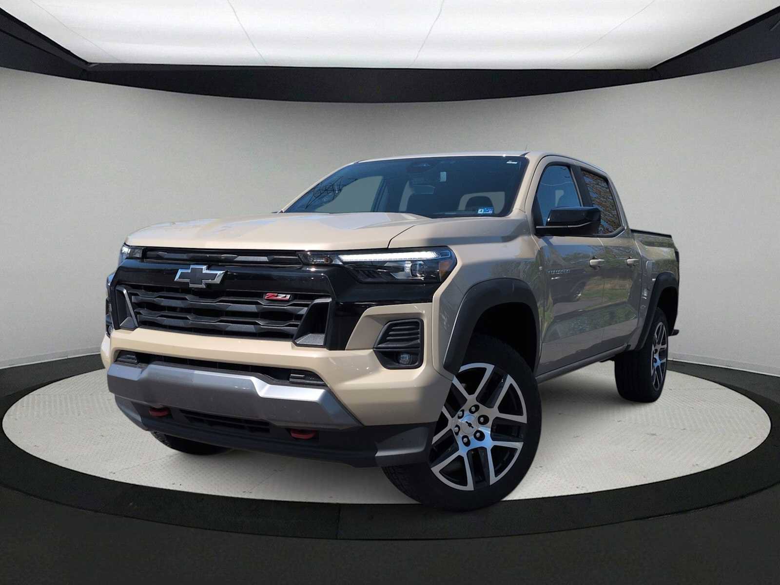Used 2023 Chevrolet Colorado Z71 w/ Z71 Convenience Package 2
