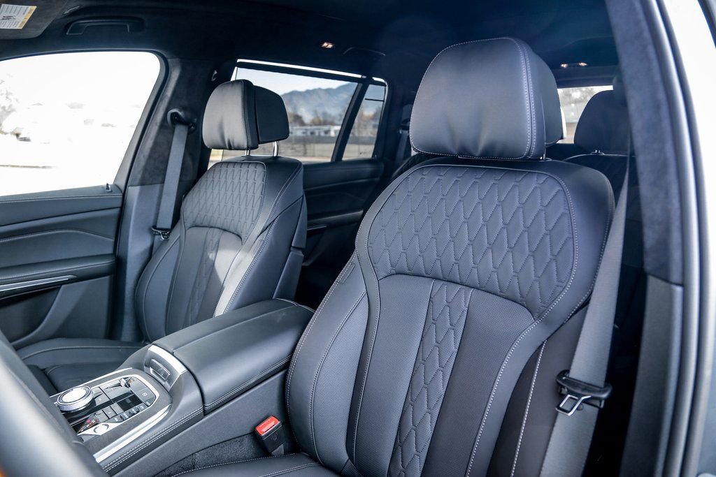 Used 2026 BMW X7 xDrive40i w/ Executive Package image 22