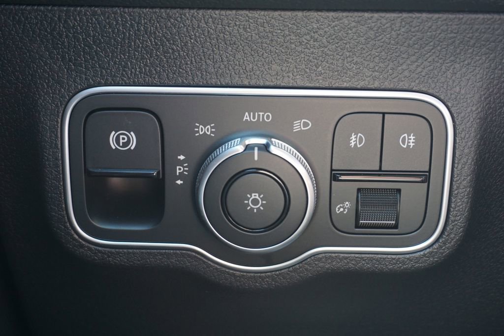 New 2025 Mercedes-Benz GLB 250 4MATIC image 33