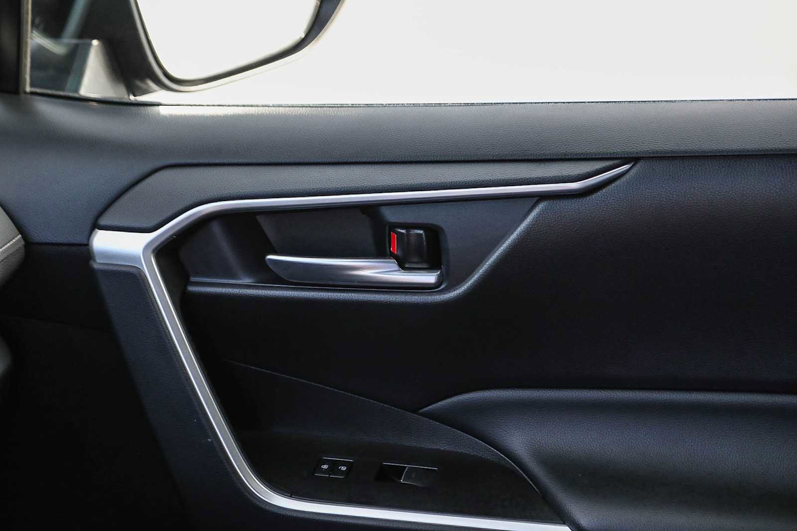 Certified 2025 Toyota RAV4 XLE image 22