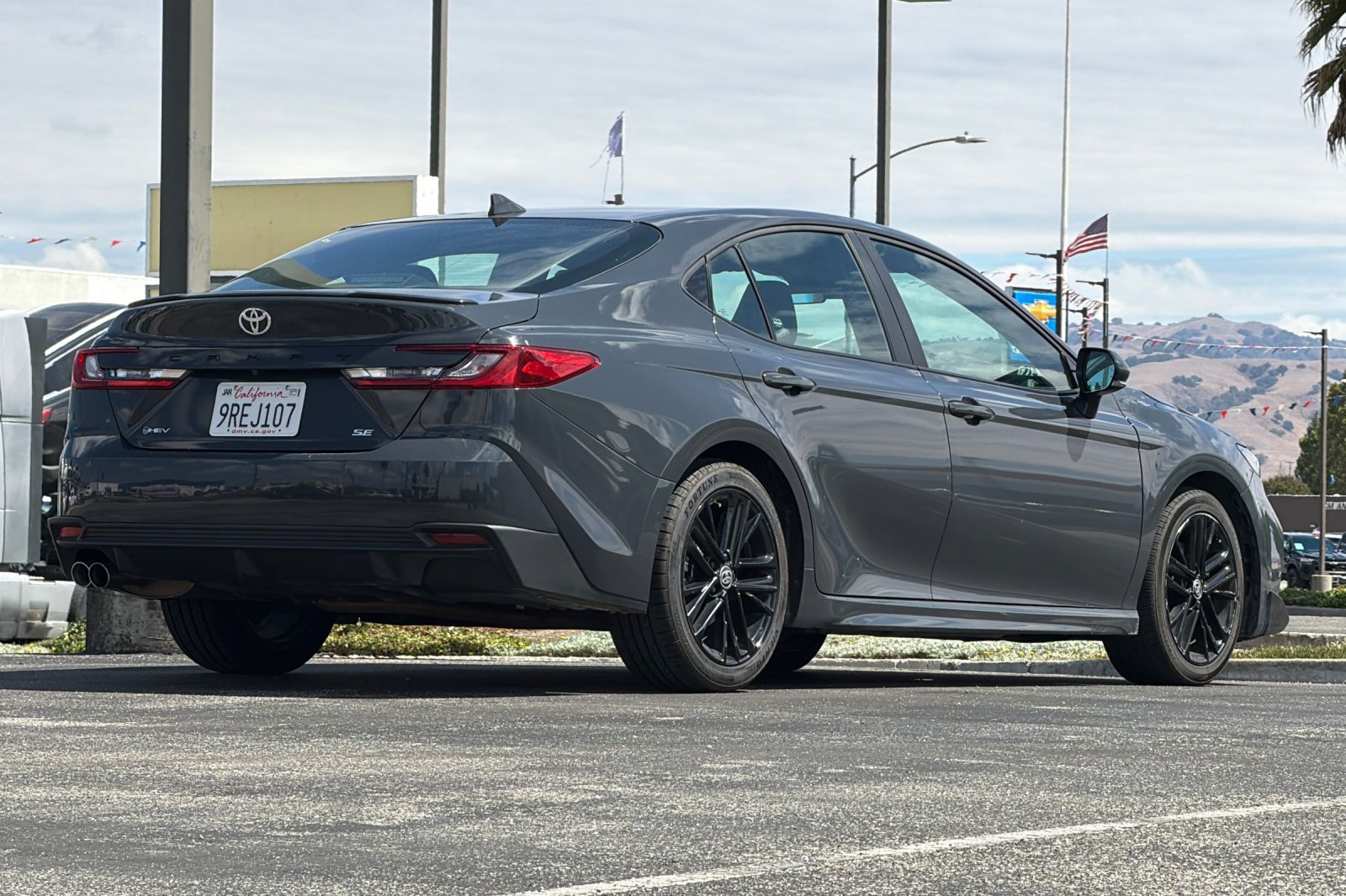 Used 2025 Toyota Camry SE FWD image 4