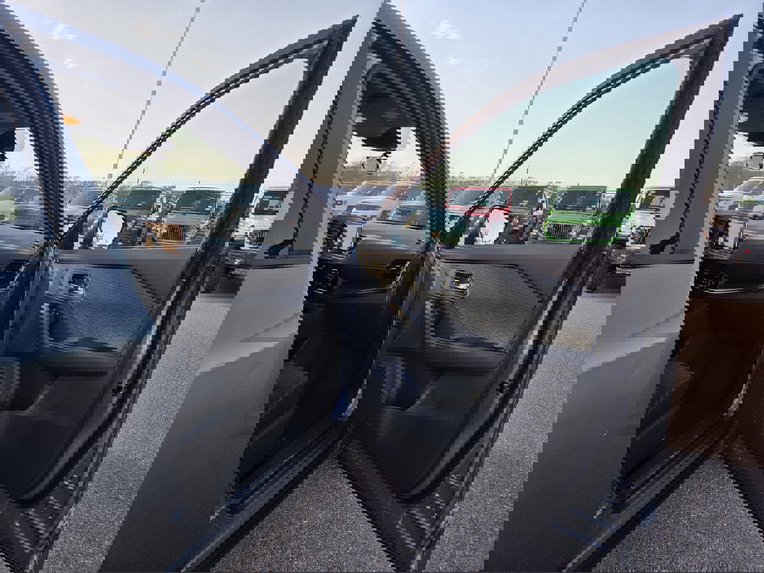 Used 2022 Nissan Rogue SV image 17