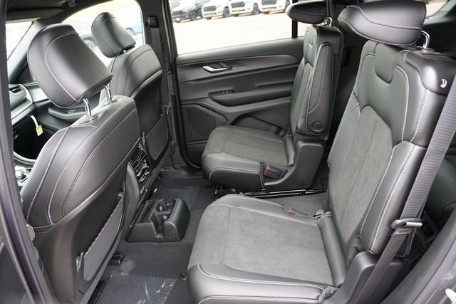 New 2025 Jeep Grand Cherokee L Altitude image 11