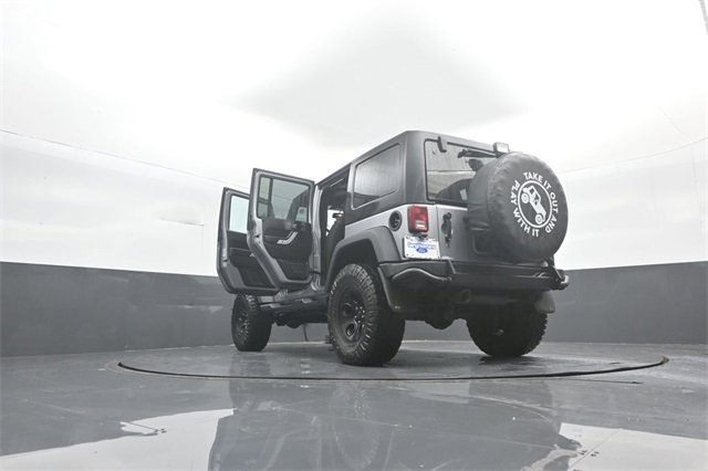 Used 2017 Jeep Wrangler Unlimited Rubicon w/ Connectivity Group image 39