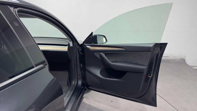 Used 2024 Tesla Model Y Performance AWD/4WD image 9