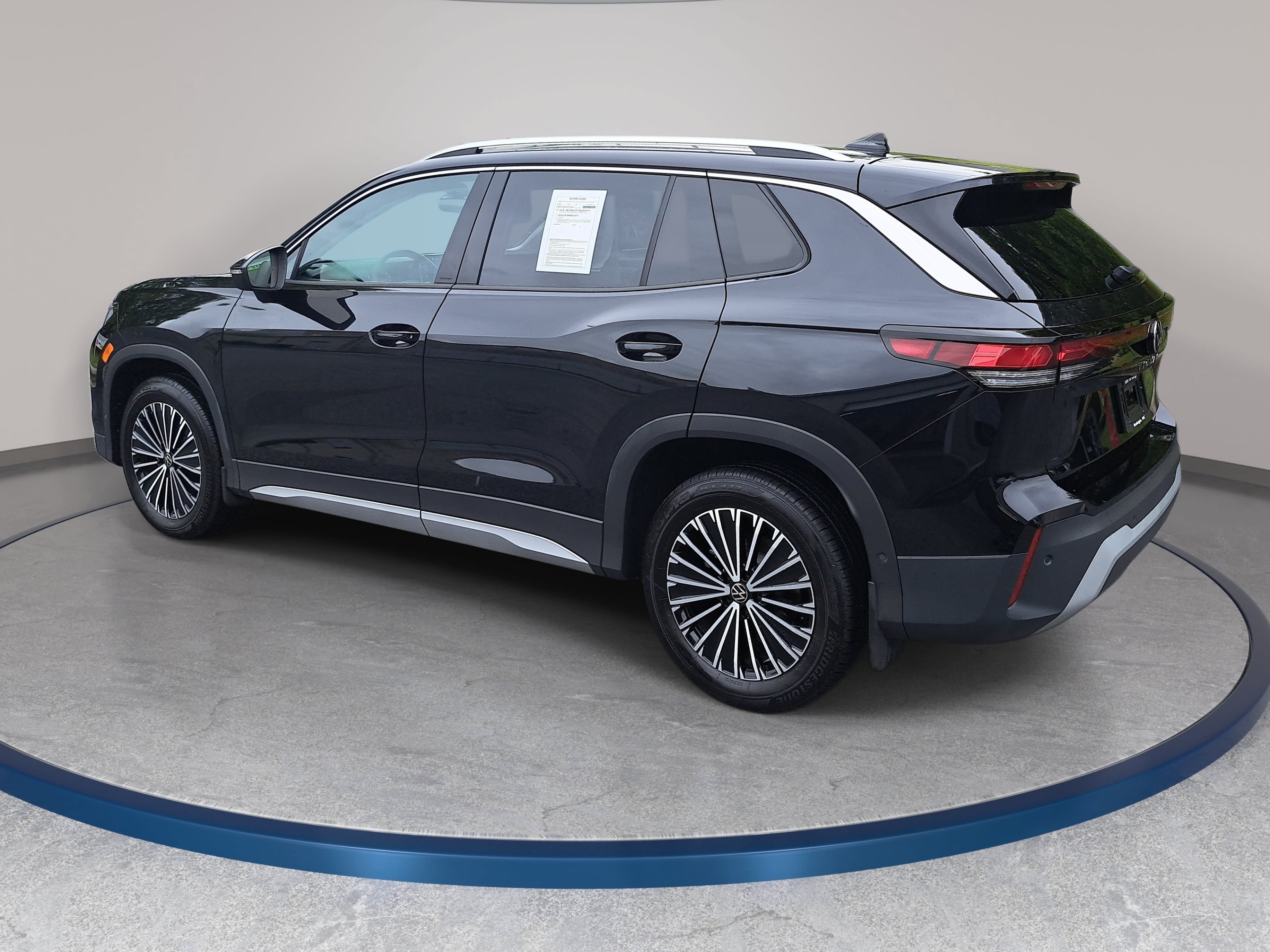 Certified 2025 Volkswagen Tiguan S FWD image 7