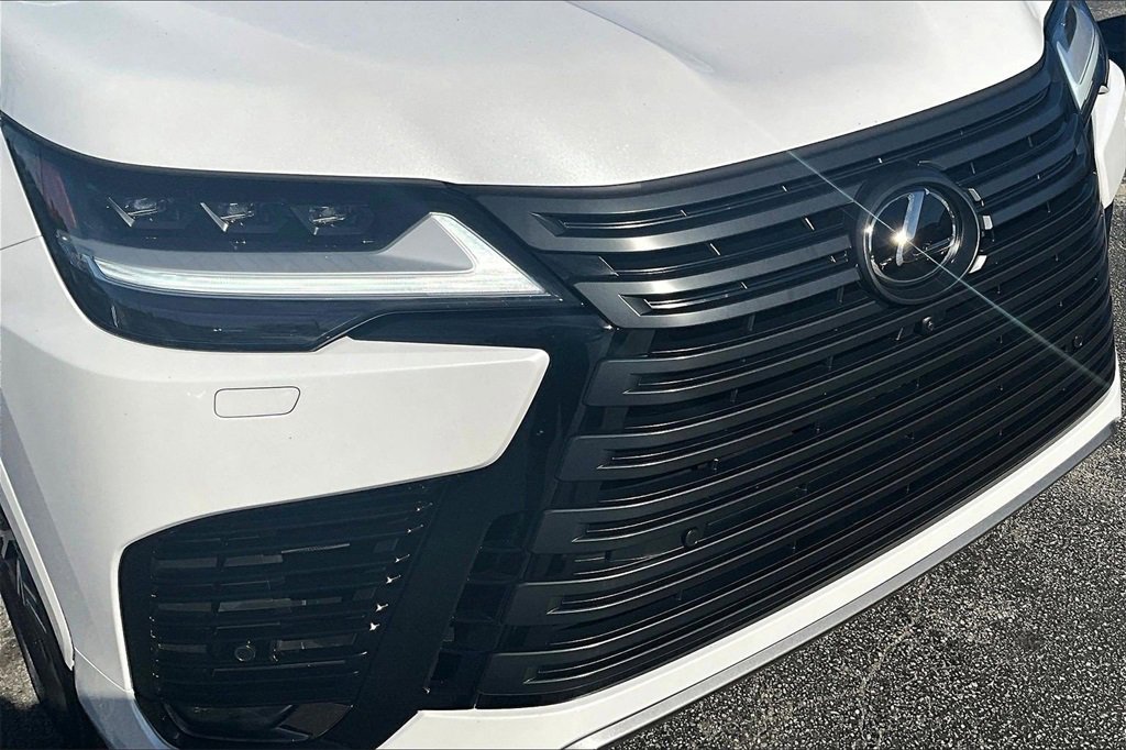 Used 2023 Lexus LX 600 4WD w/ Premium Package image 33