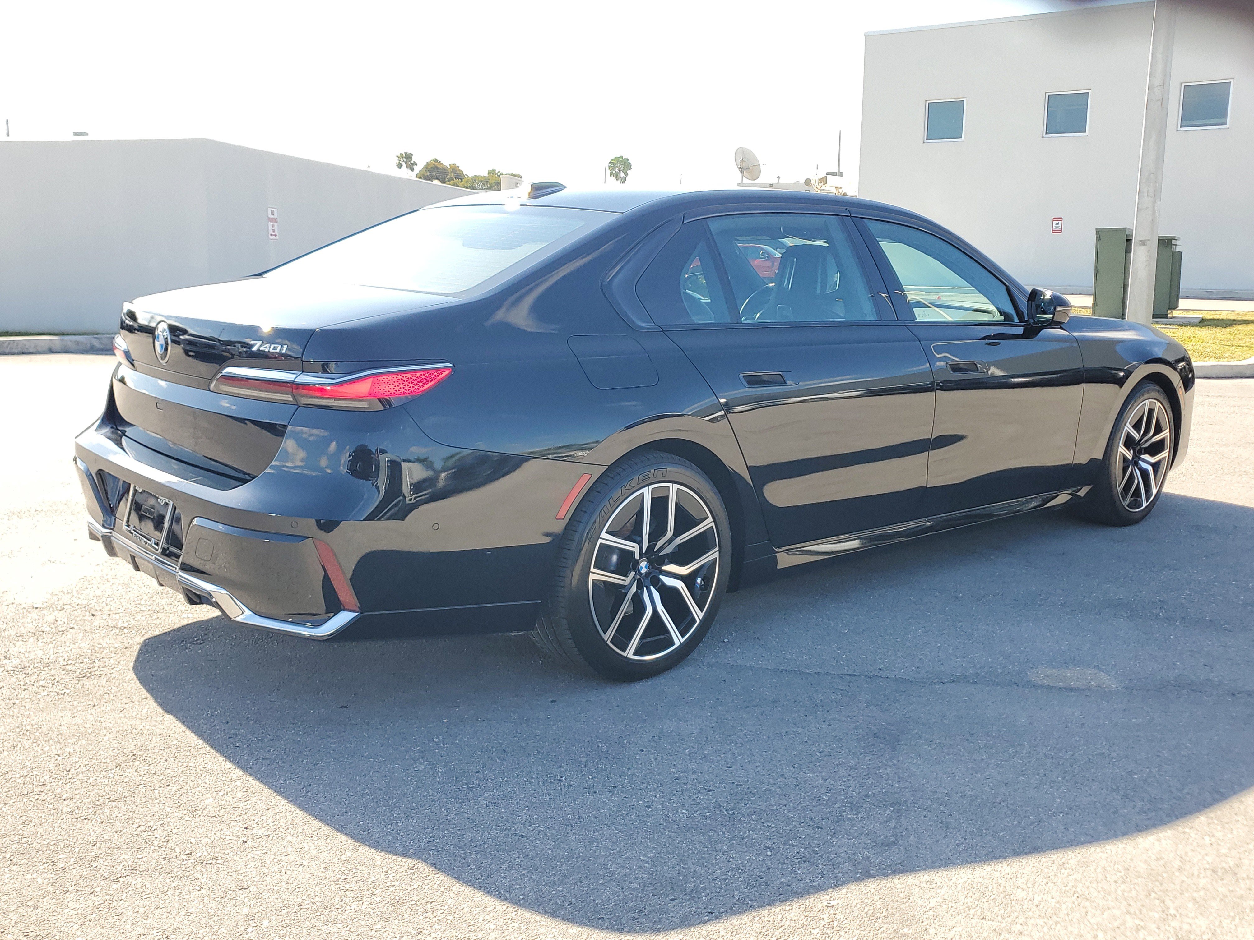 Used 2024 BMW 740i image 5