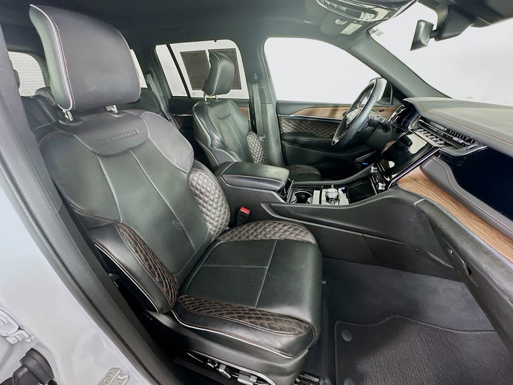 Used 2022 Jeep Grand Cherokee Summit w/ Luxury Tech Group V image 36