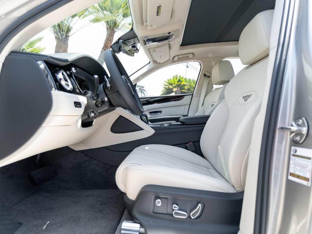 New 2026 Bentley Bentayga AWD/4WD image 11