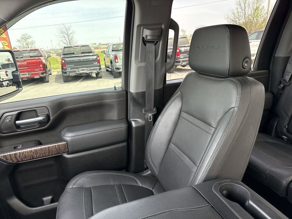 Used 2023 GMC Sierra 3500 Denali w/ Denali Ultimate Package AWD/4WD image 31