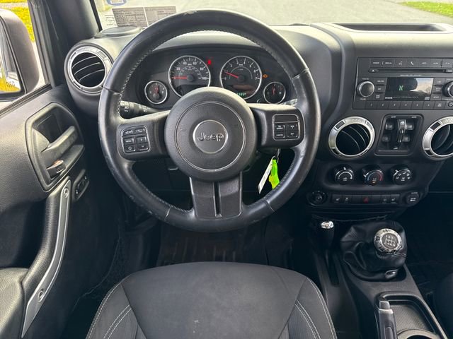 Used 2016 Jeep Wrangler Unlimited Rubicon w/ Connectivity Group image 19