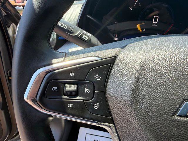Used 2025 Chevrolet Trax LT w/ Sunroof Package FWD image 7