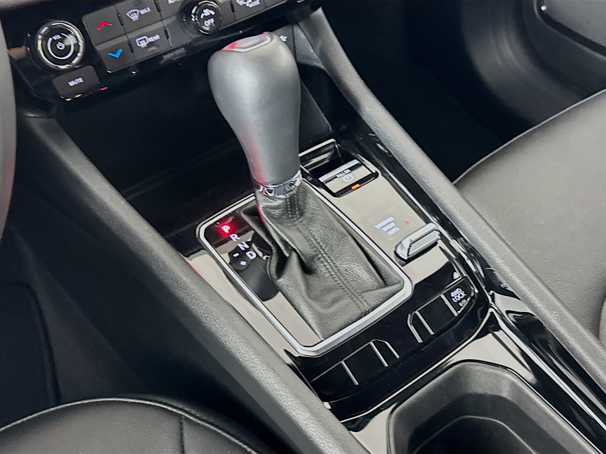 Used 2025 Jeep Compass Limited image 24