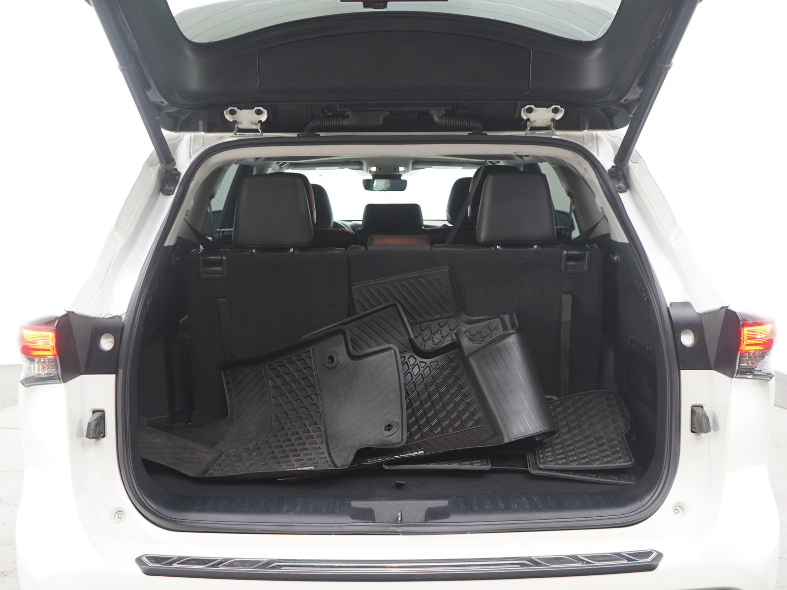 Used 2020 Toyota Highlander XLE image 19