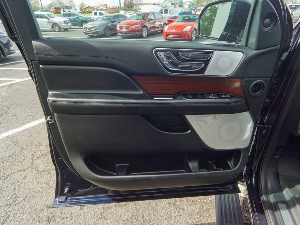Used 2021 Lincoln Navigator L Reserve w/ Luxury Package image 19