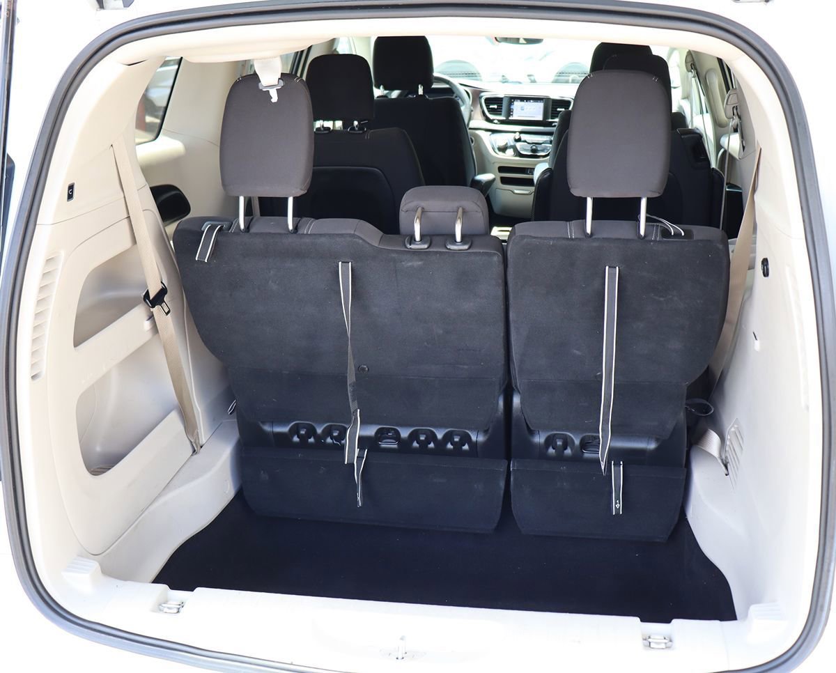 Used 2023 Chrysler Voyager LX FWD image 25