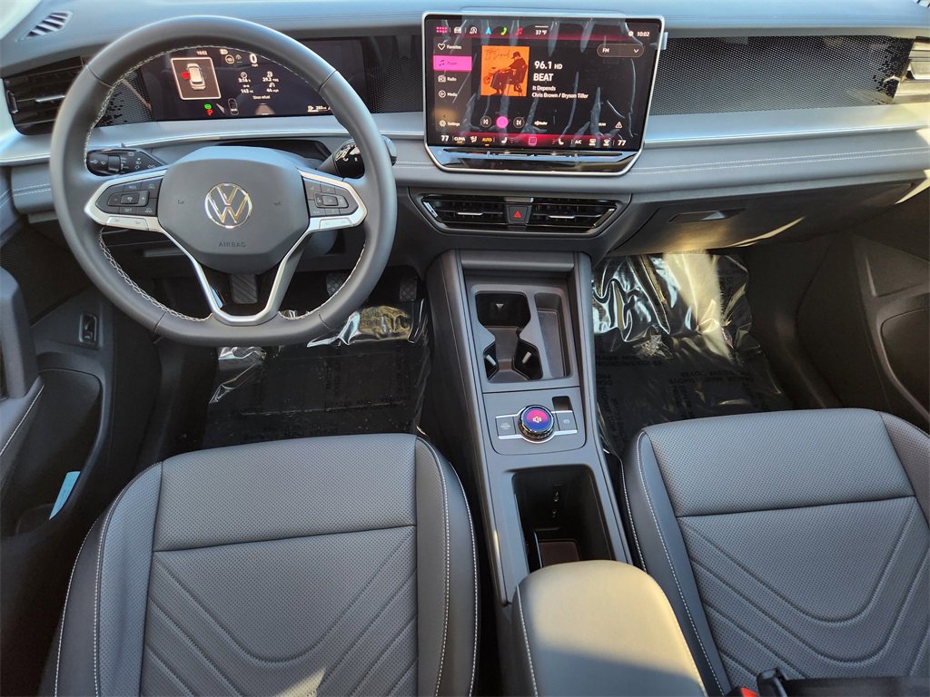 New 2025 Volkswagen Tiguan SE image 2