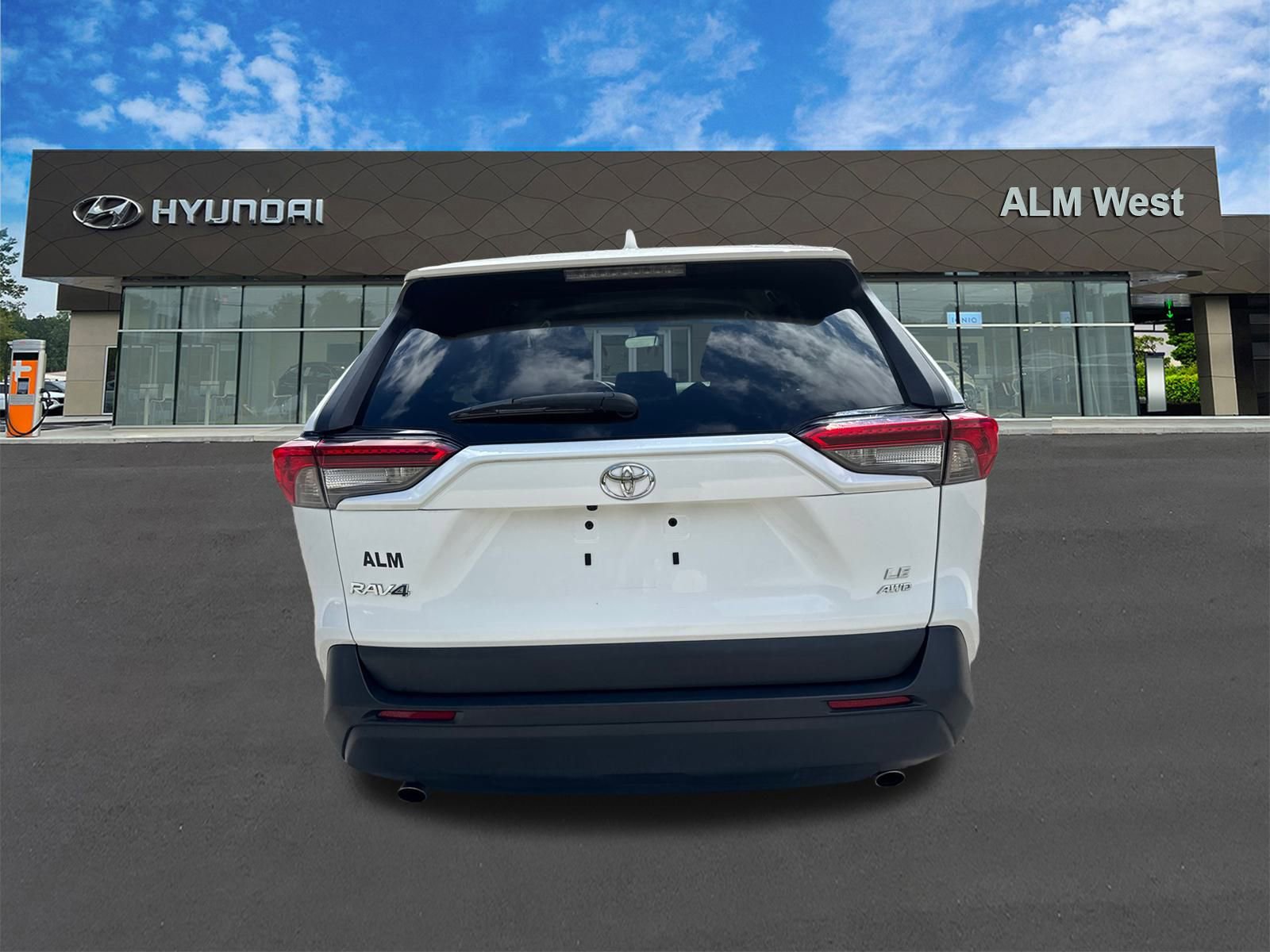 Used 2022 Toyota RAV4 LE image 6