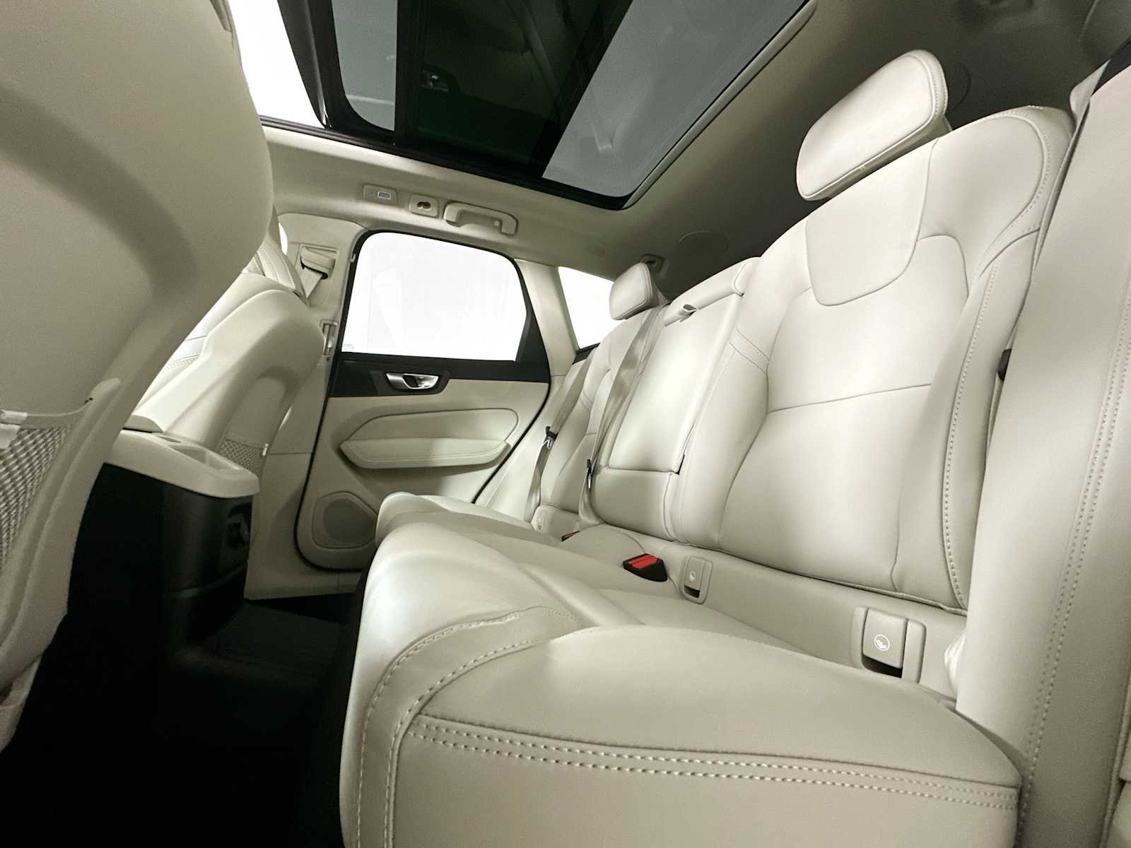 New 2026 Volvo XC60 T8 Ultra w/ Protection Package Premier image 23
