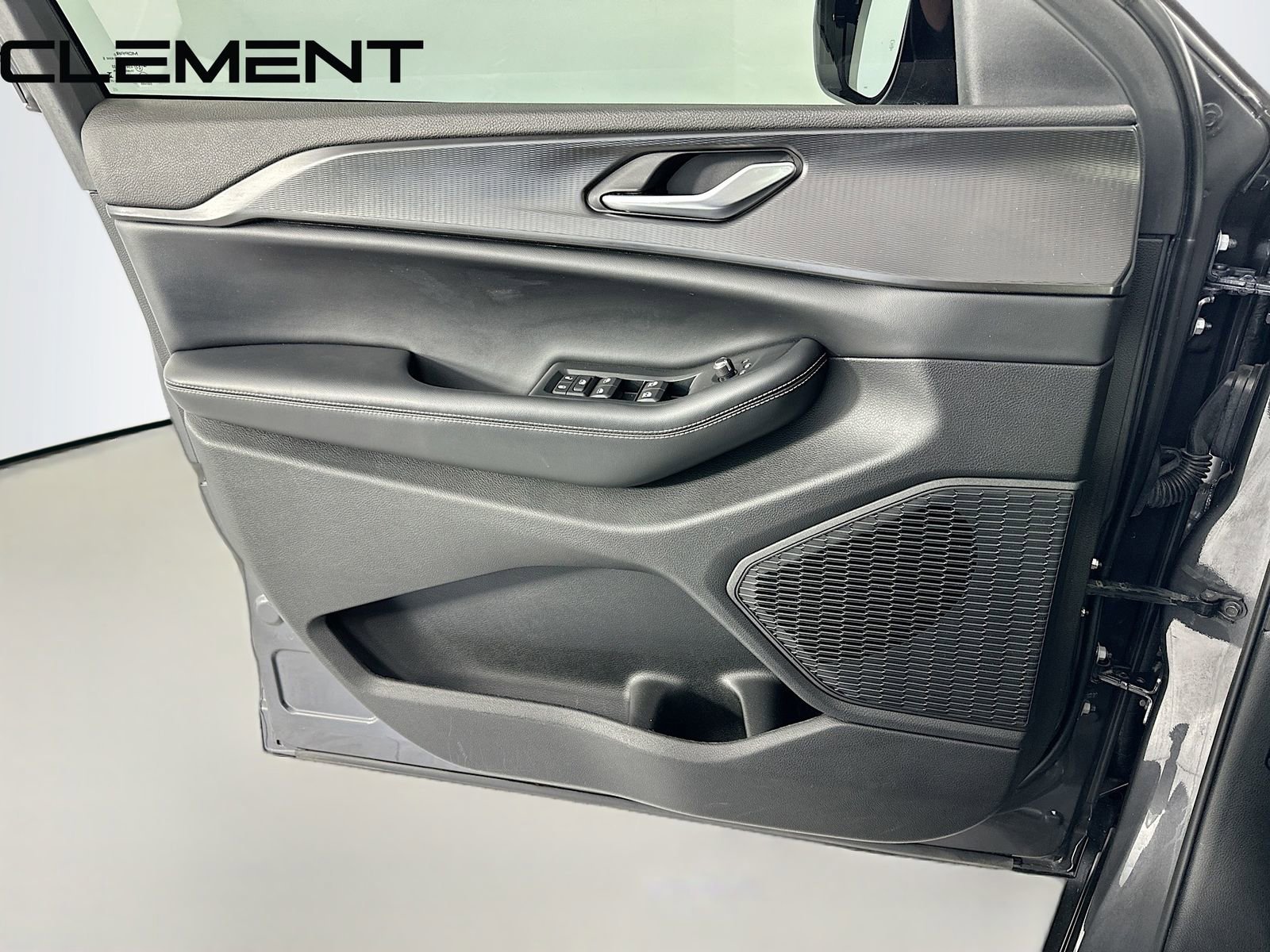 Used 2023 Jeep Grand Cherokee L Laredo AWD/4WD image 27