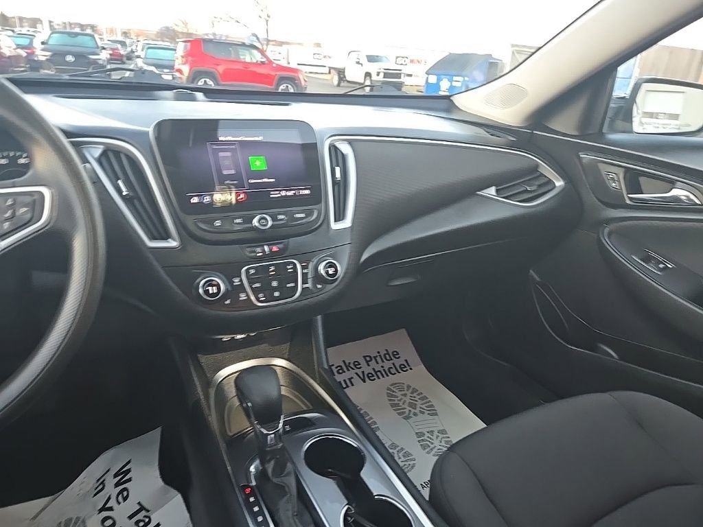 Used 2022 Chevrolet Malibu LT image 24